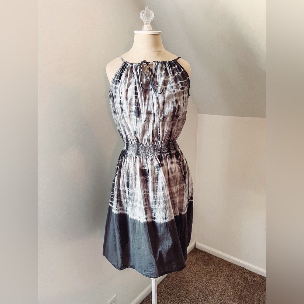 Promesa Gray and White Tie Dye Dress